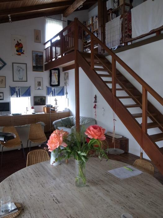 Halle mit Treppe zum Obergeschoss