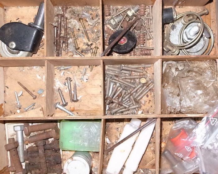 Werkzeugschrank Nägel